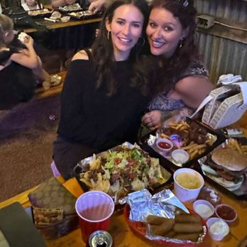 Bend General Store - Burgers Near Me - Bend, Texas
