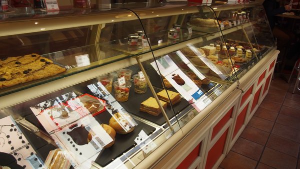 La Tarte Tropézienne Pâtisserie Viennoiserie Sandwicherie Pain by null