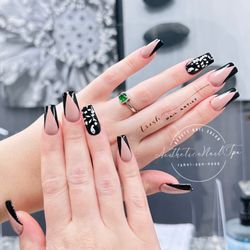 Aesthetics Nail Spa - Snake