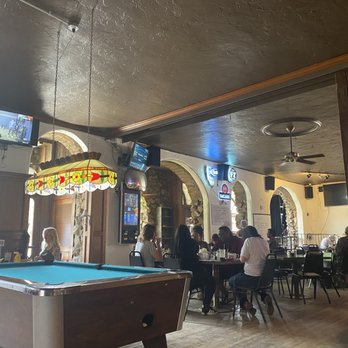 The Rock Inn - Classic place for a burger and a beer - American Near Me - Lake Hughes, California