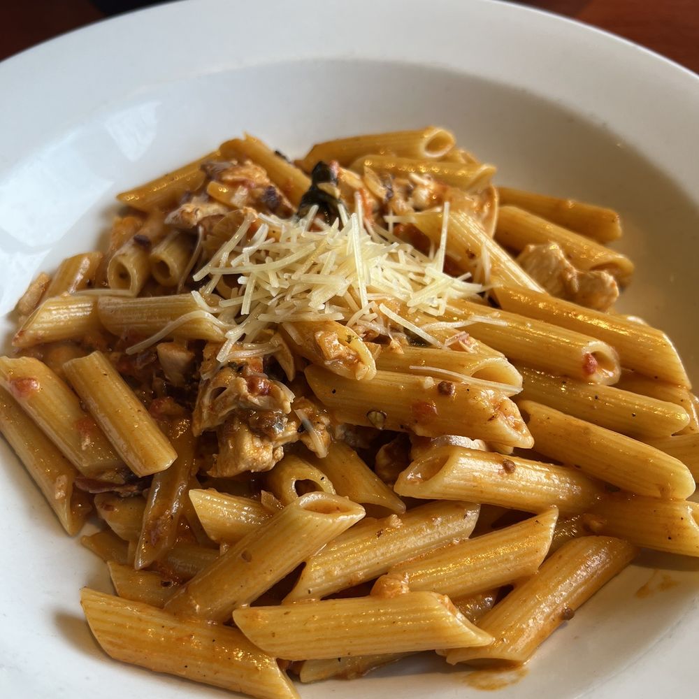 Tavern on 7 - Pene la vodka w chicken - American Near Me - Norwalk, Connecticut Tavern on 7 - Pene la vodka w chicken - American Near Me - Norwalk, Connecticut