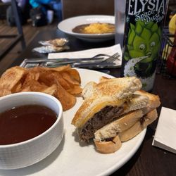 Ballard Brew Hall - Grown up grilled chez