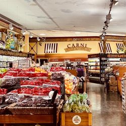 Uncle Giuseppe's Marketplace - Partial view of the produce dept.