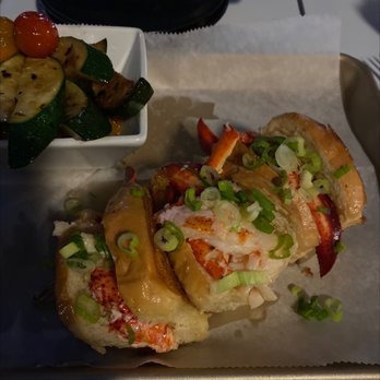 Brass Rabbit Pub - Lobster sliders - Pubs Near Me - Arlington, Virginia