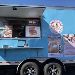 Exterior view of truck. Nice and simple! Exterior view of truck. Nice and simple!