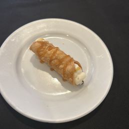 Free dessert- Cannoli- very good Free dessert- Cannoli- very good