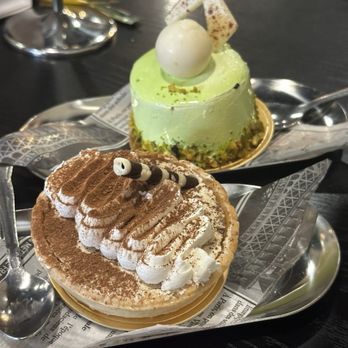 Vanilla Espresso French Café - Tiramisu and pistachio cake - Breakfast & Brunch Near Me - Miami Lakes, Florida