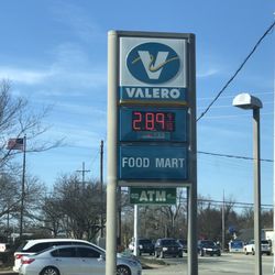 Valero - Louisville - Street sign