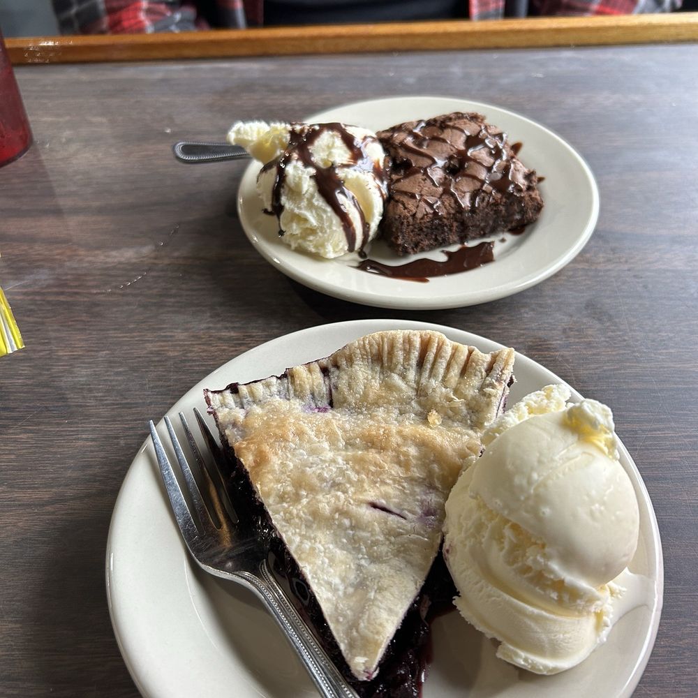 Blueberry pie a la mode and brownie a la mode Blueberry pie a la mode and brownie a la mode