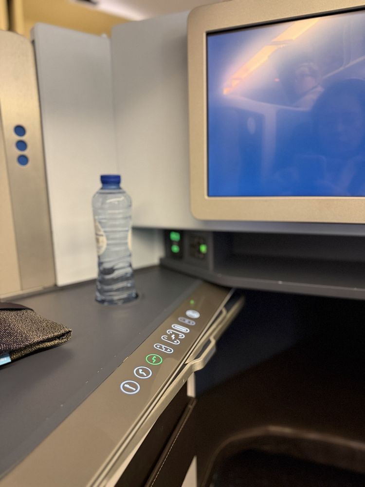 KLM ROYAL DUTCH AIRLINES - Updated December 2025 - 41 Photos & 24 Reviews - 380 World Way, Los Angeles, California - Airlines - Phone Number - Yelp