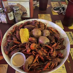 3lb crawfish platter with corn and potatoes 3lb crawfish platter with corn and potatoes