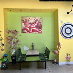 Meola's Wayside Ice Cream - Sitting area
