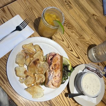Side Street Cafe - Lobster Roll, New England Clam Chowder, Mango Margarita - American Near Me - Bar Harbor, Maine Side Street Cafe - Lobster Roll, New England Clam Chowder, Mango Margarita - American Near Me - Bar Harbor, Maine