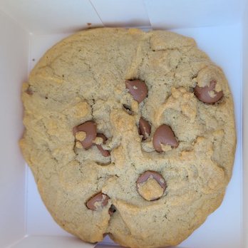 Crumbl - Concord - Big Chocolate Chip Cookie - Bakeries Near Me - Concord, California