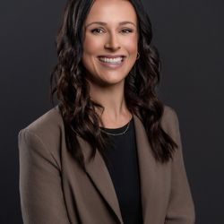 TiffaneyAnn Photography - Not your basic headshots. Clean, modern, confidence-boosting images that help creatives, entrepreneurs, and professionals stand out online.