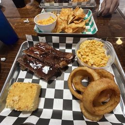 Pork ribs with mac and cheese, onion rings and corn bread. Chips and cheese Pork ribs with mac and cheese, onion rings and corn bread. Chips and cheese