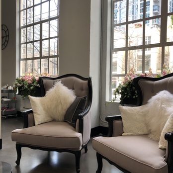 Elle Yaletown - Seating area - Hair Salons Near Me - Vancouver, British Columbia Elle Yaletown - Seating area - Hair Salons Near Me - Vancouver, British Columbia