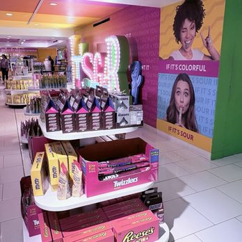 It'Sugar - Posted with review 05/03/25 - Candy Stores Near Me - New York, New York