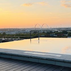The Gallery Rooftop Lounge - Rooftop pool