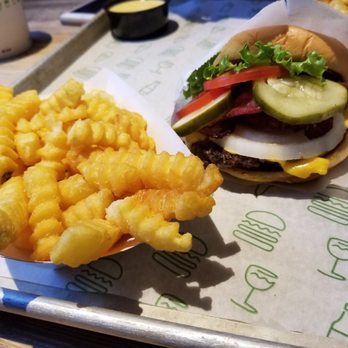 Shake Shack Coral Gables - Burgers Near Me - Coral Gables, Florida
