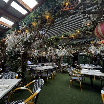 Geist - Patio - Cocktail Bars Near Me - Nashville, Tennessee