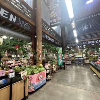 Tokyo Central - Wide selections of fruits, veggies, etc - International Grocery Near Me - Gardena, California
