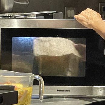 Liliha Bakery - Bakeries Near Me - Honolulu, Hawaii