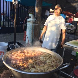 Tianguis El Baratillo - Can't wait to try this pot if I don't know what he is cooking