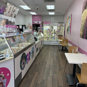 Baskin-Robbins - Inside - Ice Cream & Frozen Yogurt Near Me - Upland, California