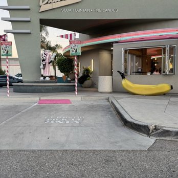 Dewar's Candy Shop - Ice Cream & Frozen Yogurt Near Me - Bakersfield, California