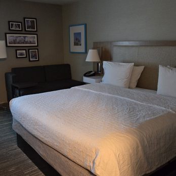 Hampton Inn & Suites Seattle-Downtown - King room. - Hotels Near Me - Seattle, Washington Hampton Inn & Suites Seattle-Downtown - King room. - Hotels Near Me - Seattle, Washington