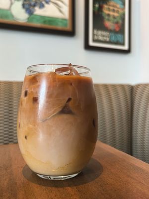 Capo & The Spritz by null