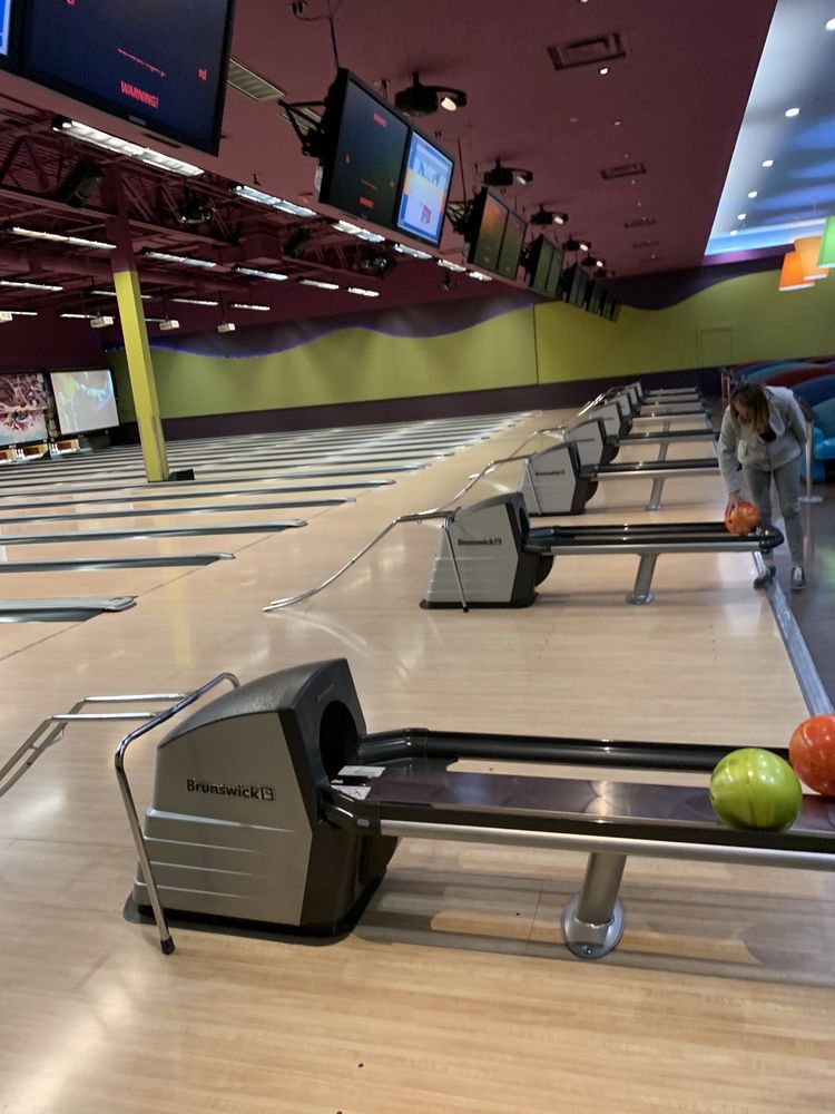 PINZ BOWLING Updated June 2024 17 Photos & 18 Reviews 1385 S Blue