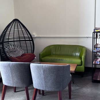 Tsaocaa - Side seating area - Bubble Tea Near Me - Indianapolis, Indiana