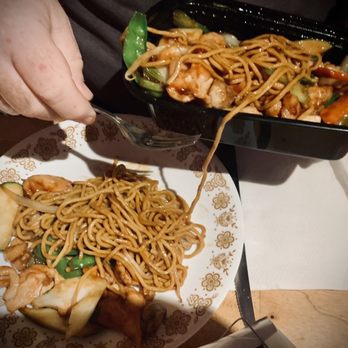 Mandarin Gourmet - Gai Po Lo Mein that comes w/ generous side of Chicken Fingers - Chinese Near Me - Chestnut Hill, Massachusetts Mandarin Gourmet - Gai Po Lo Mein that comes w/ generous side of Chicken Fingers - Chinese Near Me - Chestnut Hill, Massachusetts