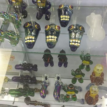 Honeycomb Hideout Smoke Shop - Glass pieces follow me IG @popupchefoscar SC @popupcgefoscar - Vape Shops Near Me - Reno, Nevada