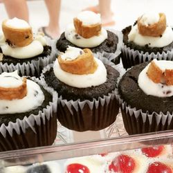 Bruno's Bakery - Cannoli cupcakes
