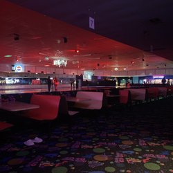 Skatin' Station - Large roller rink