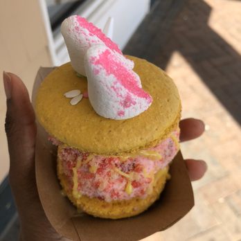 Ninety’s Dessert Bar - Macaron Ice Cream Sandwiches - Ice Cream & Frozen Yogurt Near Me - Charlotte, North Carolina