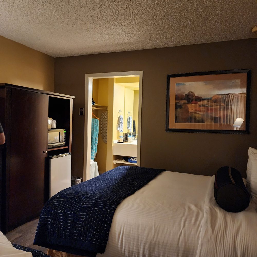 HOTCHKISS INN MOTEL Updated September 2024 31 Photos & 13 Reviews