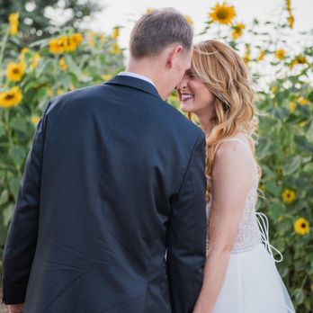 Belle Journée Events - Have fun with each other! Beautiful sunflower background at a local winery. - Wedding Planning Near Me Belle Journée Events - Have fun with each other! Beautiful sunflower background at a local winery. - Wedding Planning Near Me