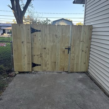 Aguilar Fence - Fences & Gates Near Me - Roselle, Illinois Aguilar Fence - Fences & Gates Near Me - Roselle, Illinois
