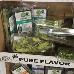 Kroger - Dry storage area holding fresh herbs