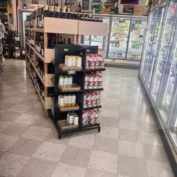 Vineyard Food Market - Clean store