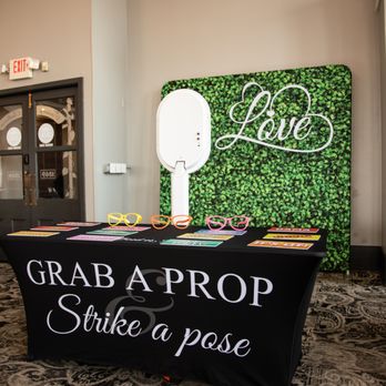 Apogee - Princess photo booth - DJs Near Me - Aumsville, Oregon