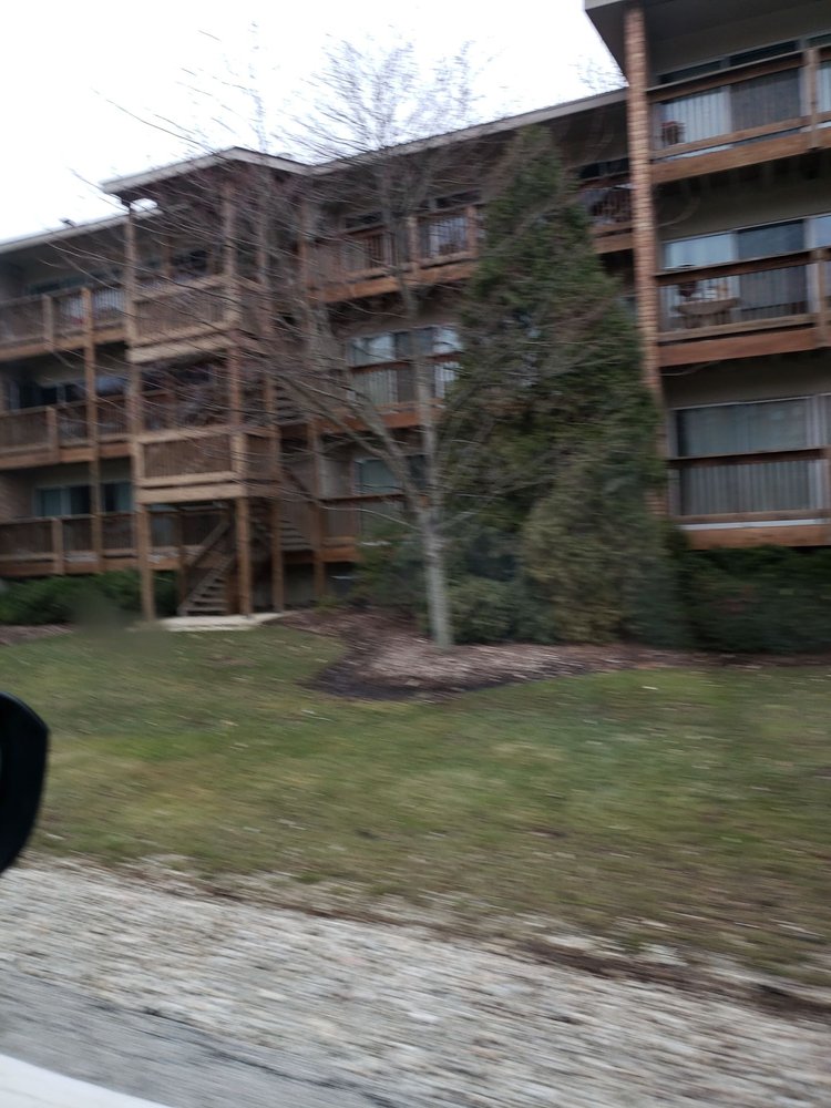 FOUR LAKES VILLAGE Updated September 2024 5950 Oakwood Dr, Lisle