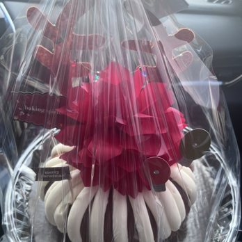 Nothing Bundt Cakes - Gorgeous Christmas cake - Bakeries Near Me - Bakersfield, California Nothing Bundt Cakes - Gorgeous Christmas cake - Bakeries Near Me - Bakersfield, California