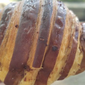 Les Co'Pains d'Abord - Chocolatine grand cru - Bakeries Near Me - Montreal, Quebec Les Co'Pains d'Abord - Chocolatine grand cru - Bakeries Near Me - Montreal, Quebec