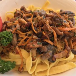 Le Carrefour - Tagatelle pasta with fresh mushrooms!