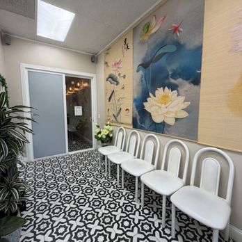 MH Head Spa - Lobby waiting area - Skin Care Near Me - San Jose, California